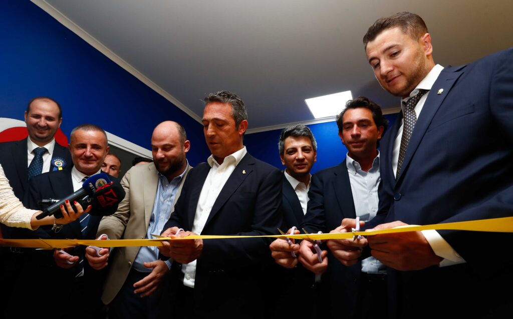 Gebze Fenerbahçeliler Derneği'ni açılıdı.